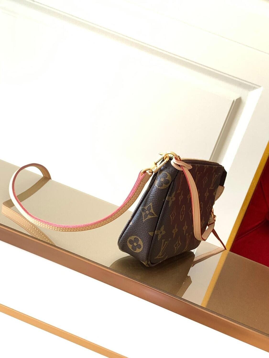 LOUIS VUITTON POCHETTE ACCESSOIRES NM